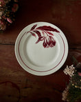 Charger l'image dans la visionneuse de la galerie, Série de 9 assiettes plates terre de fer dépareillées
