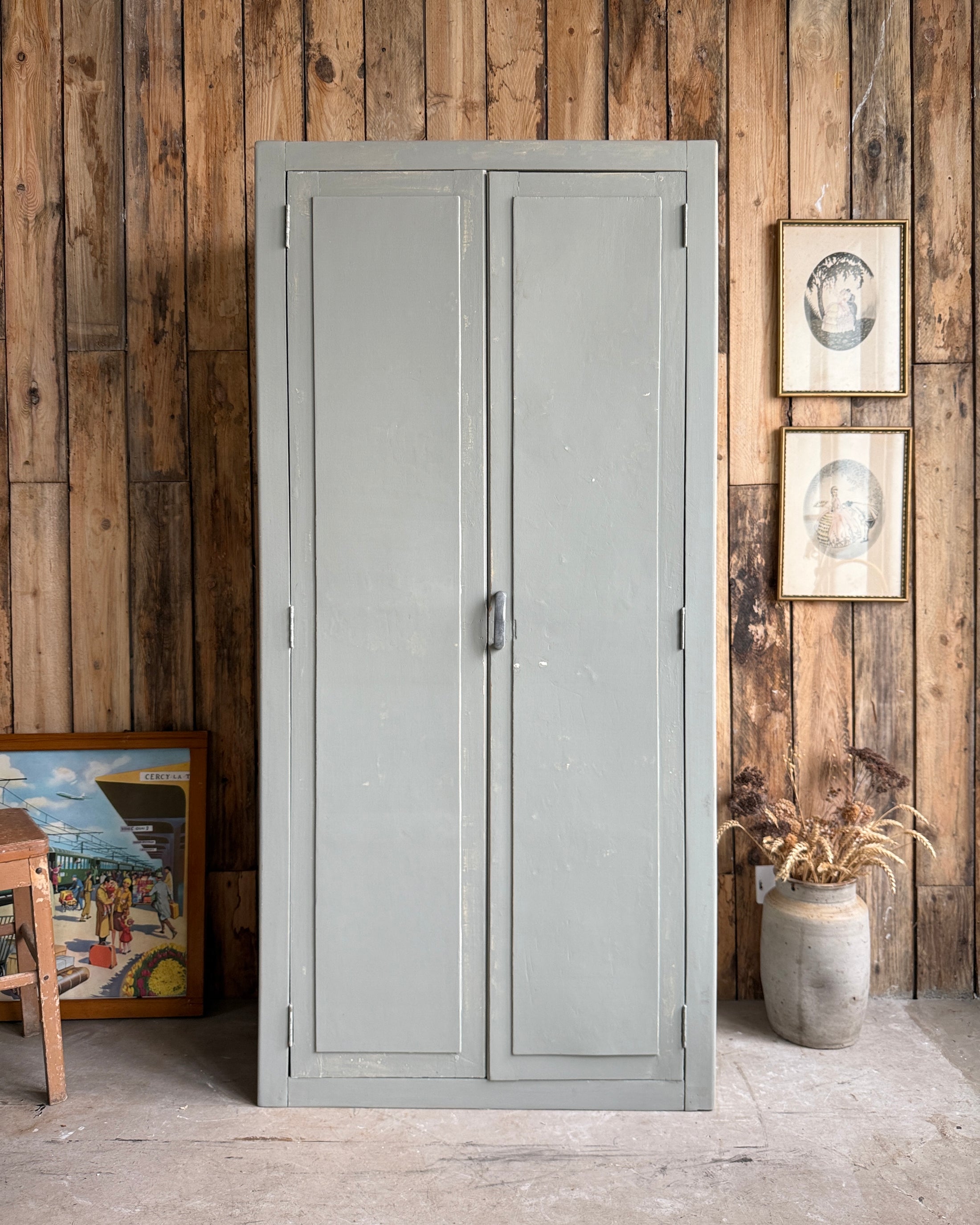 Petite armoire parisienne patine verte