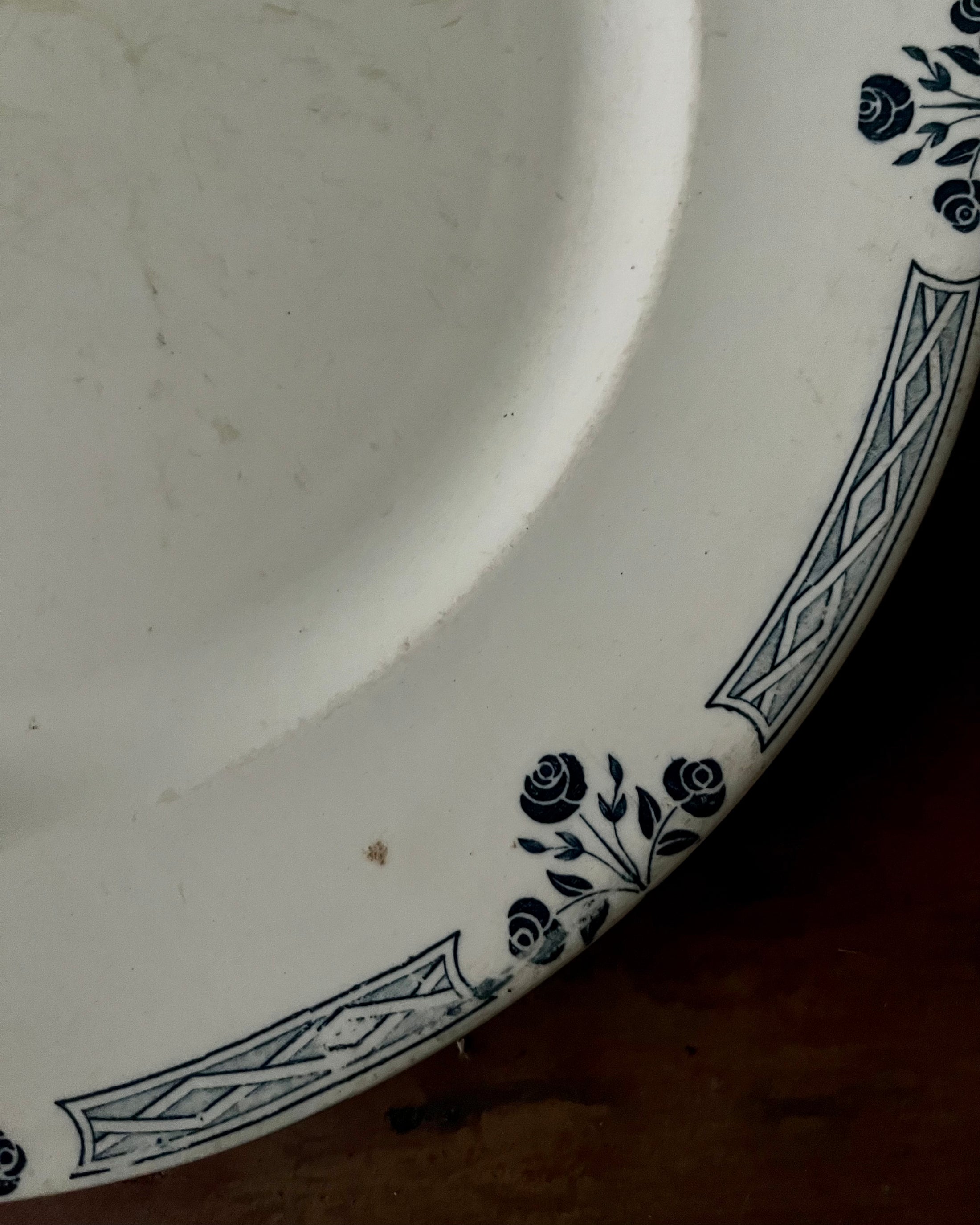 Plat rond plat terre de fer Art Déco