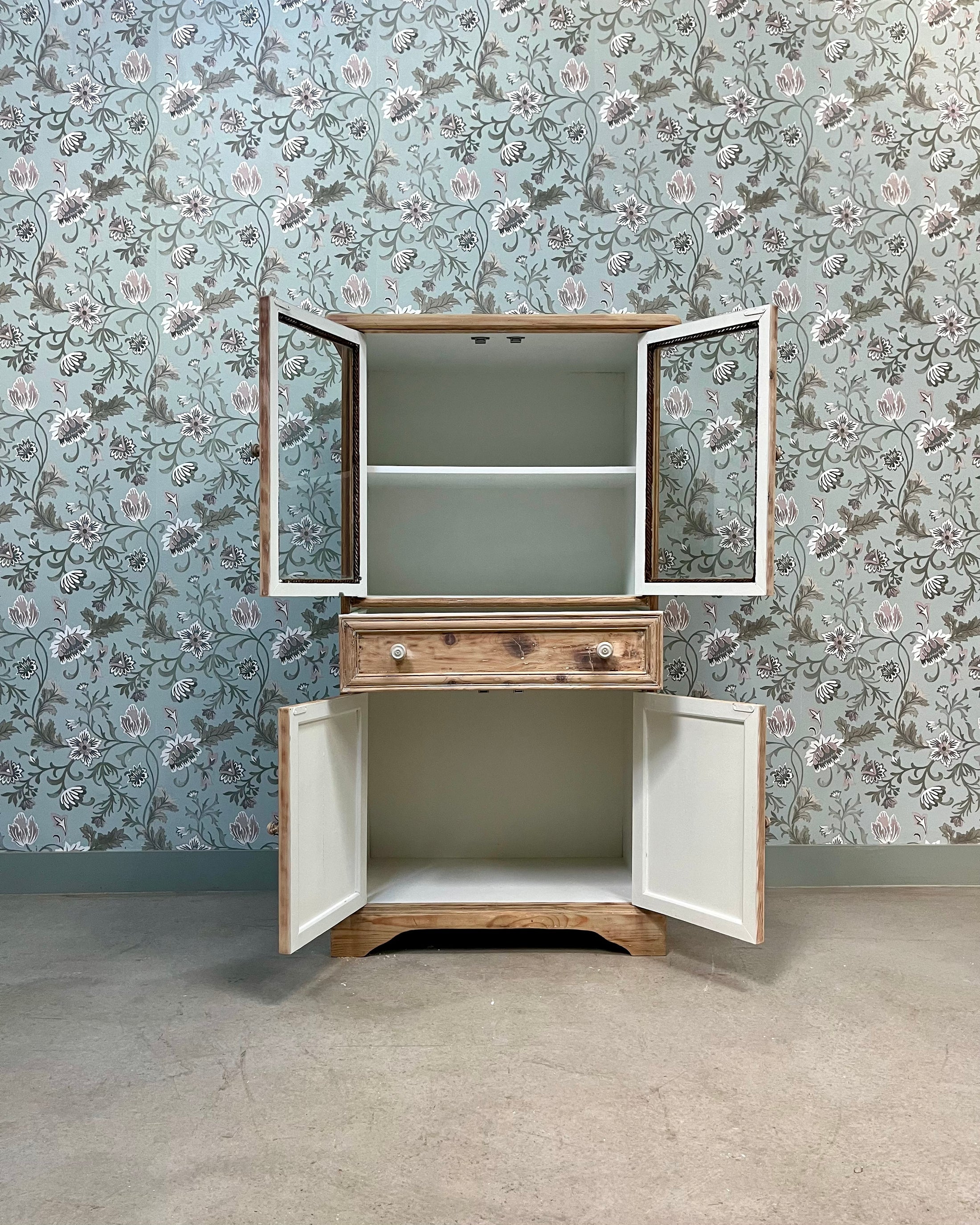 Vitrine en pitchpin