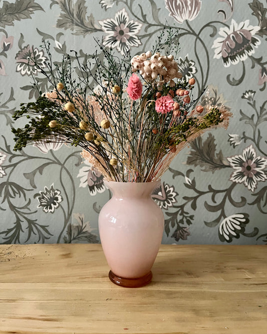 Vase en opaline rose