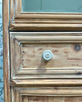 Charger l'image dans la visionneuse de la galerie, Vitrine en pitchpin
