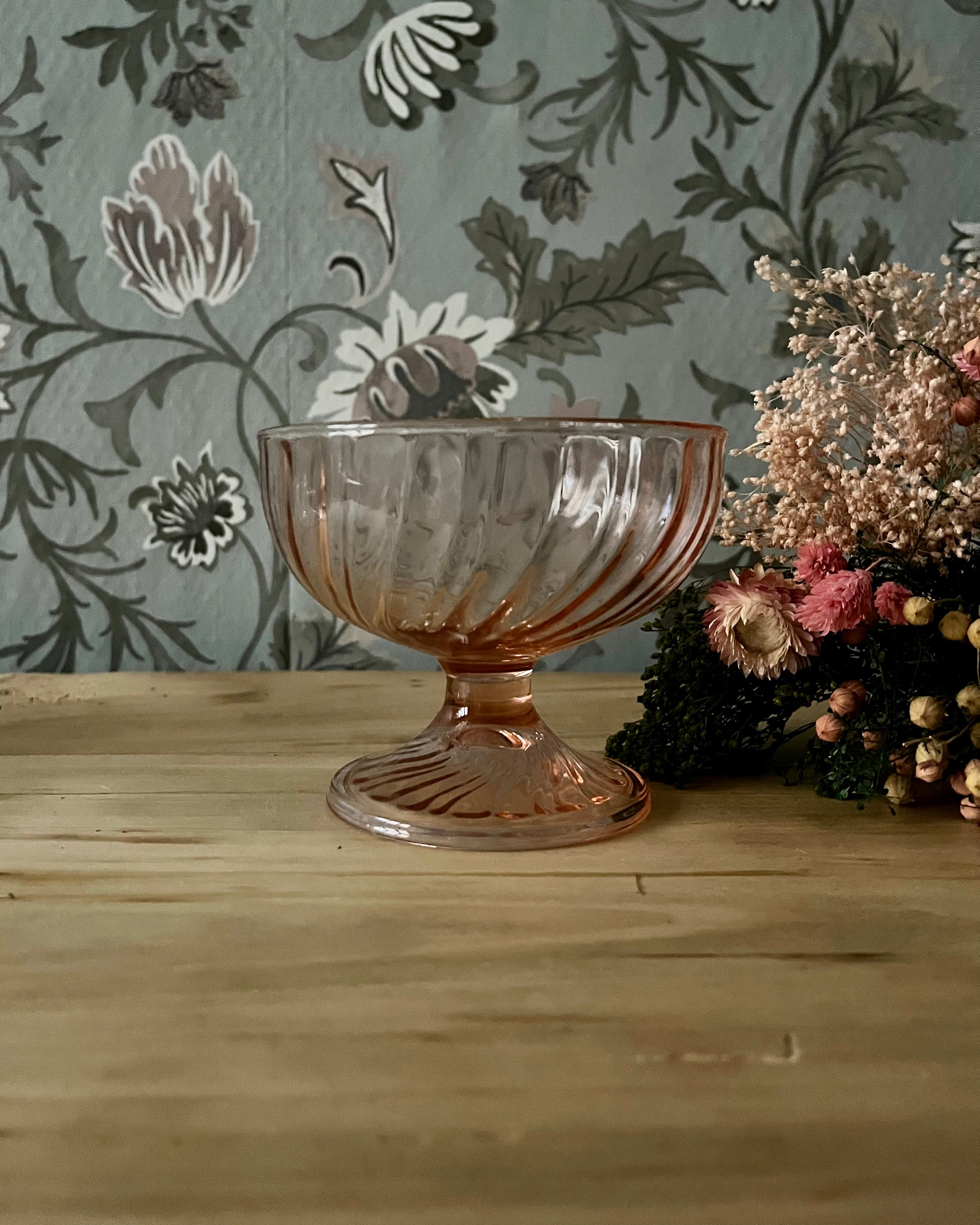 Série de 4 coupelles sur pied en verre