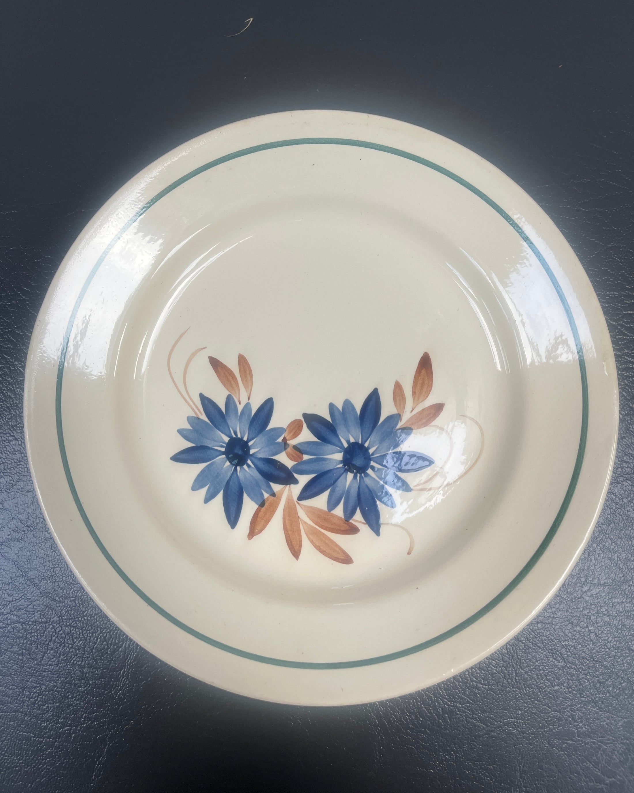 Assiettes plates terre de fer HBCM