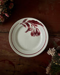 Charger l'image dans la visionneuse de la galerie, Série de 9 assiettes plates terre de fer dépareillées

