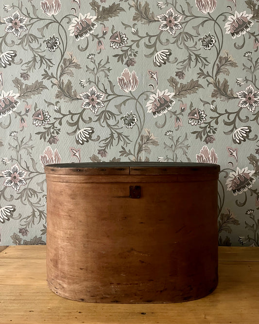 Boîte à chapeaux en bois courbé