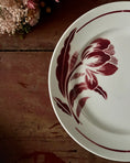 Charger l'image dans la visionneuse de la galerie, Série de 9 assiettes plates terre de fer dépareillées

