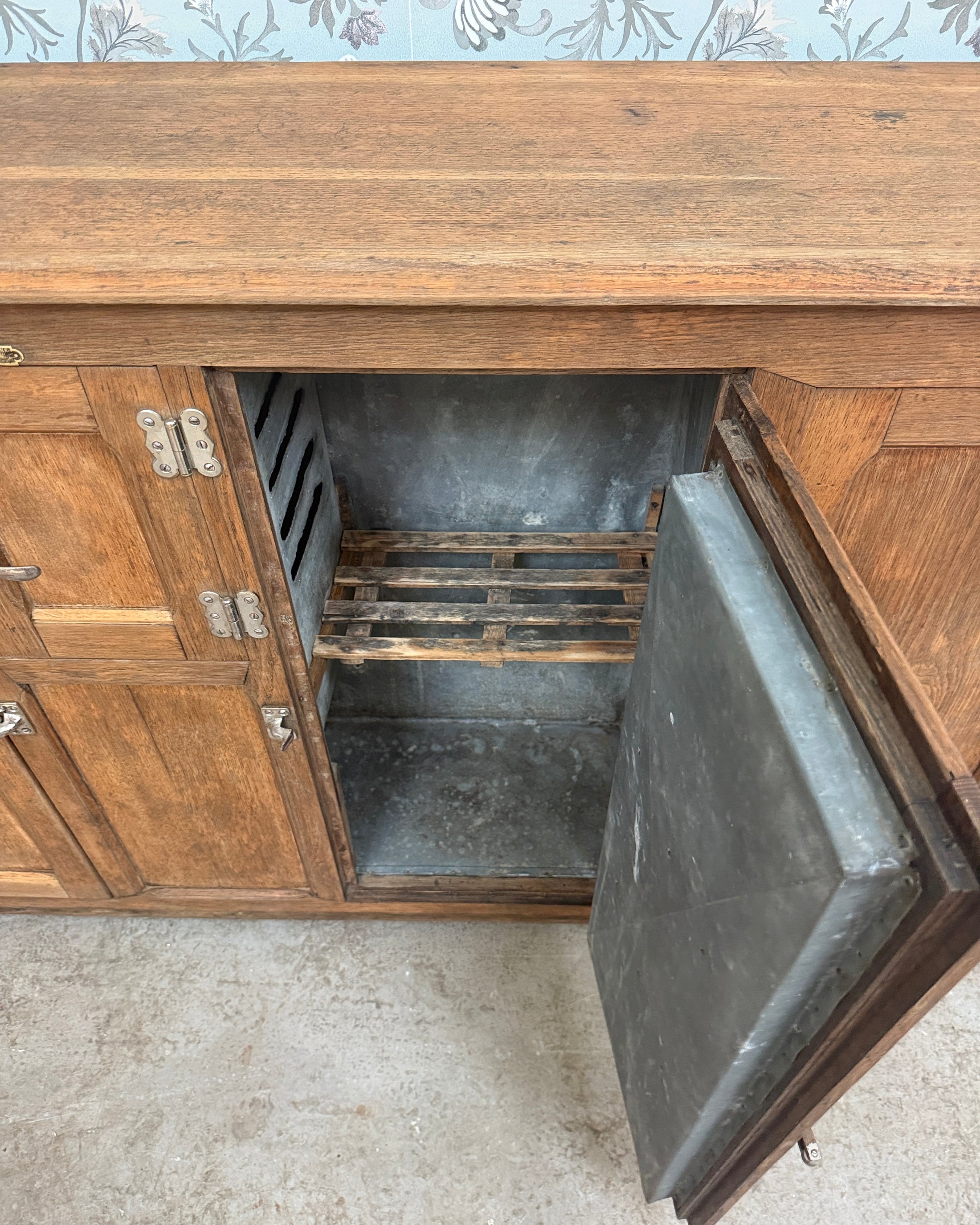 Ancienne glacière de bar en chêne et zinc