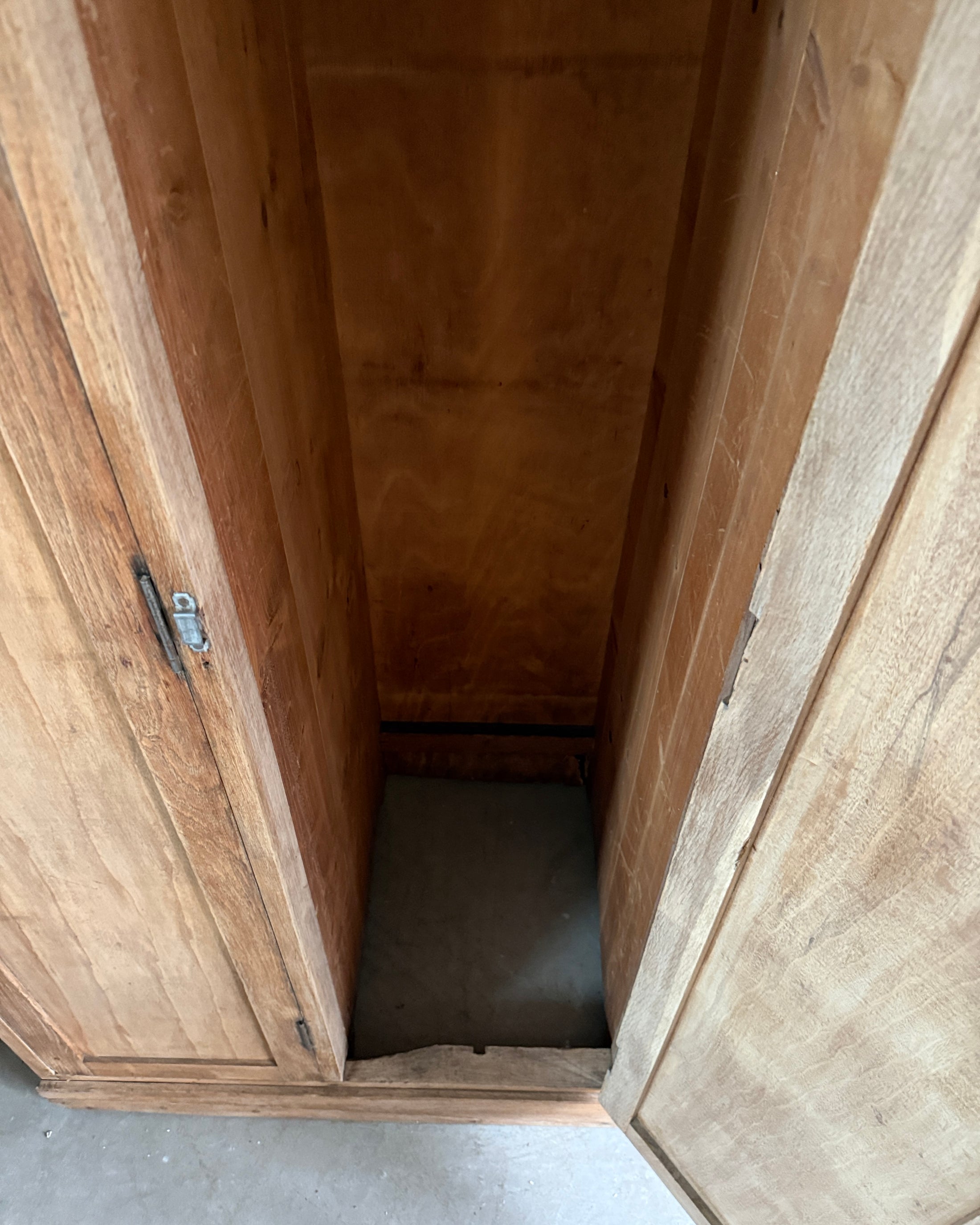 Ancien vestiaire d’atelier quatre portes