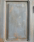 Charger l'image dans la visionneuse de la galerie, Ancienne armoire d’atelier trois portes patine grise
