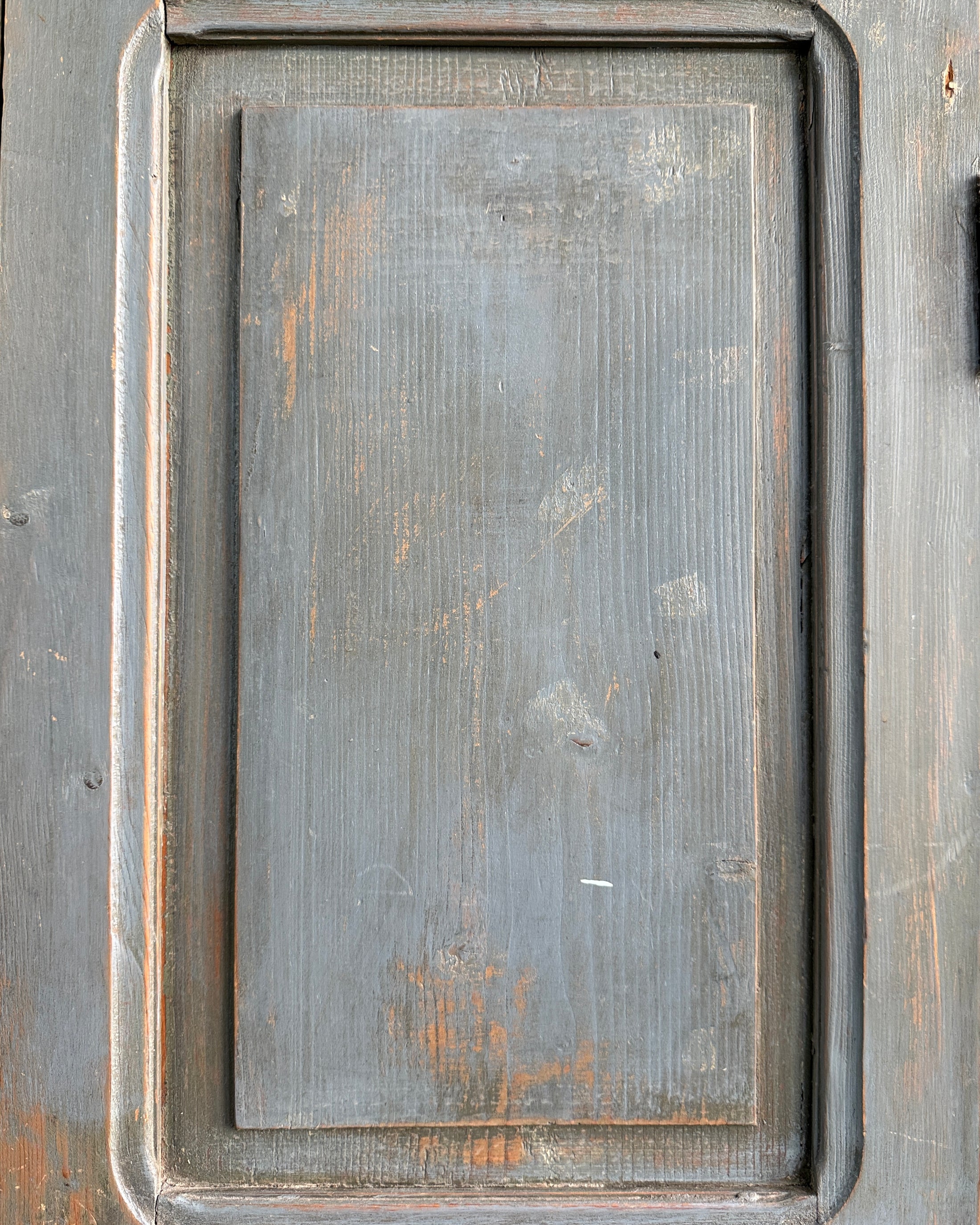 Ancienne armoire d’atelier trois portes patine grise