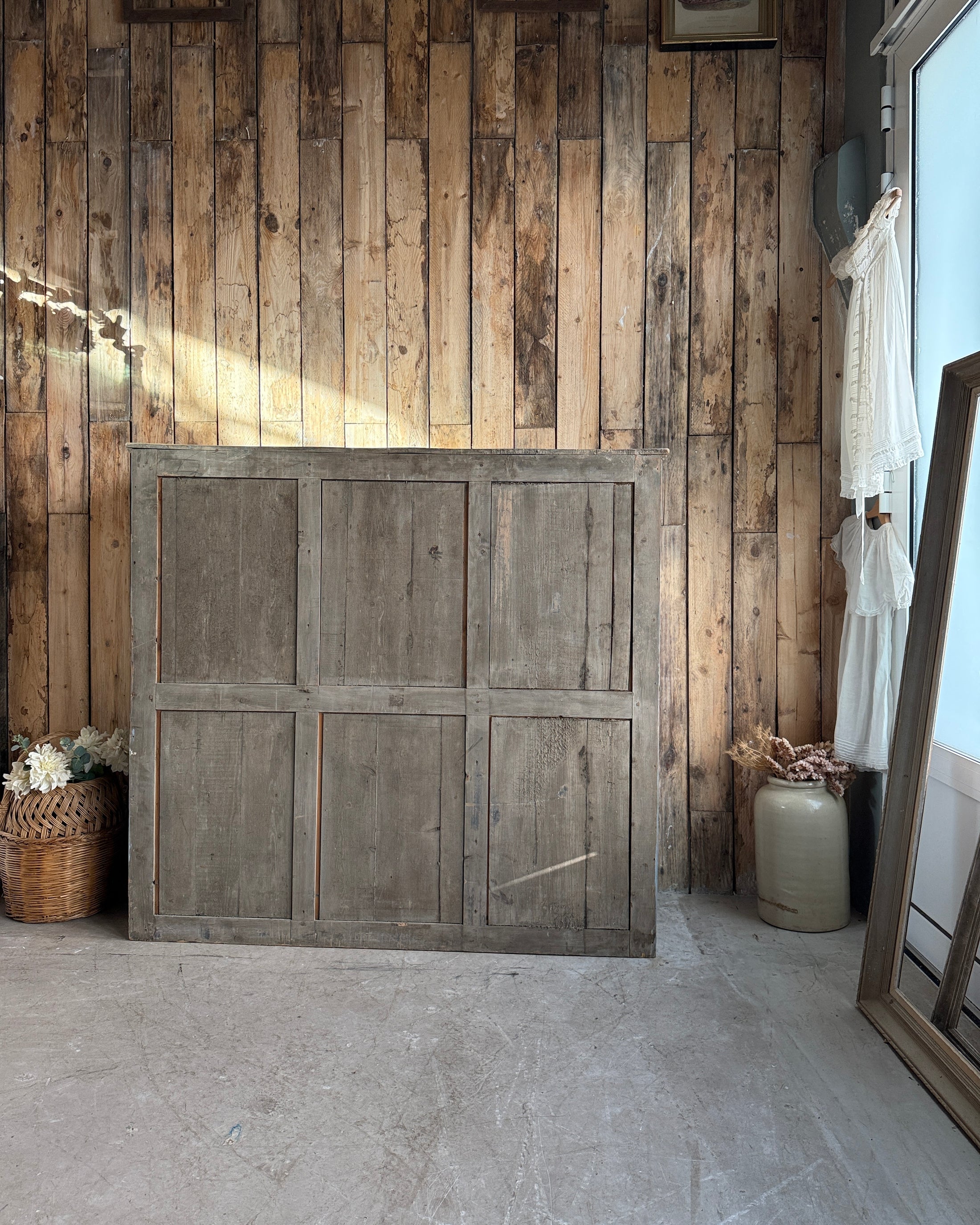 Ancienne armoire d’atelier trois portes patine grise