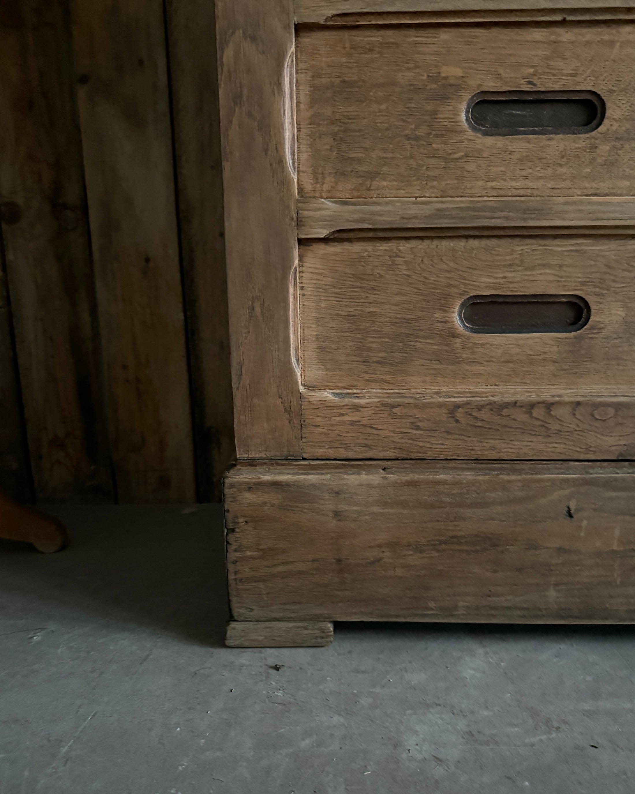 Ancienne armoire de notaire en chêne