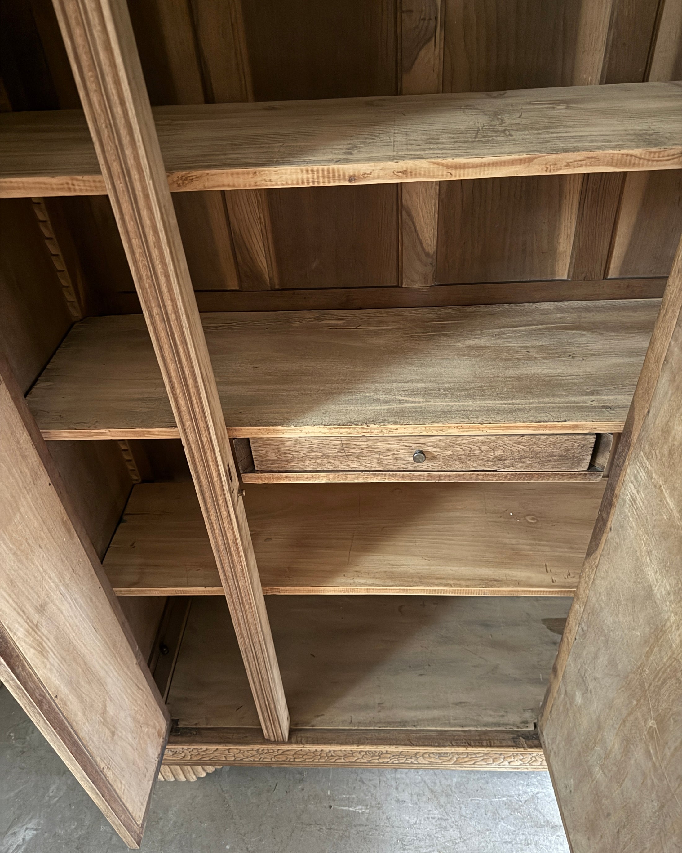 Armoire Art Déco en chêne