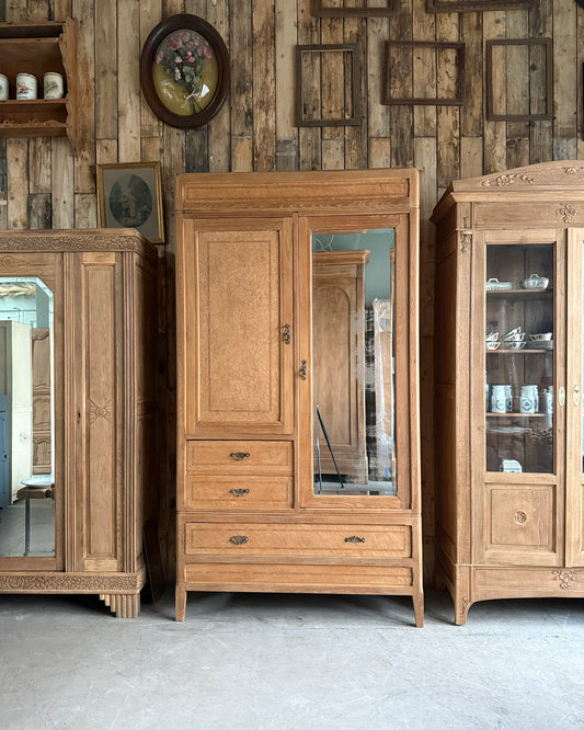 Grande armoire Art Déco en érable moucheté