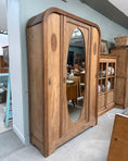 Charger l'image dans la visionneuse de la galerie, Armoire Art Déco en chêne

