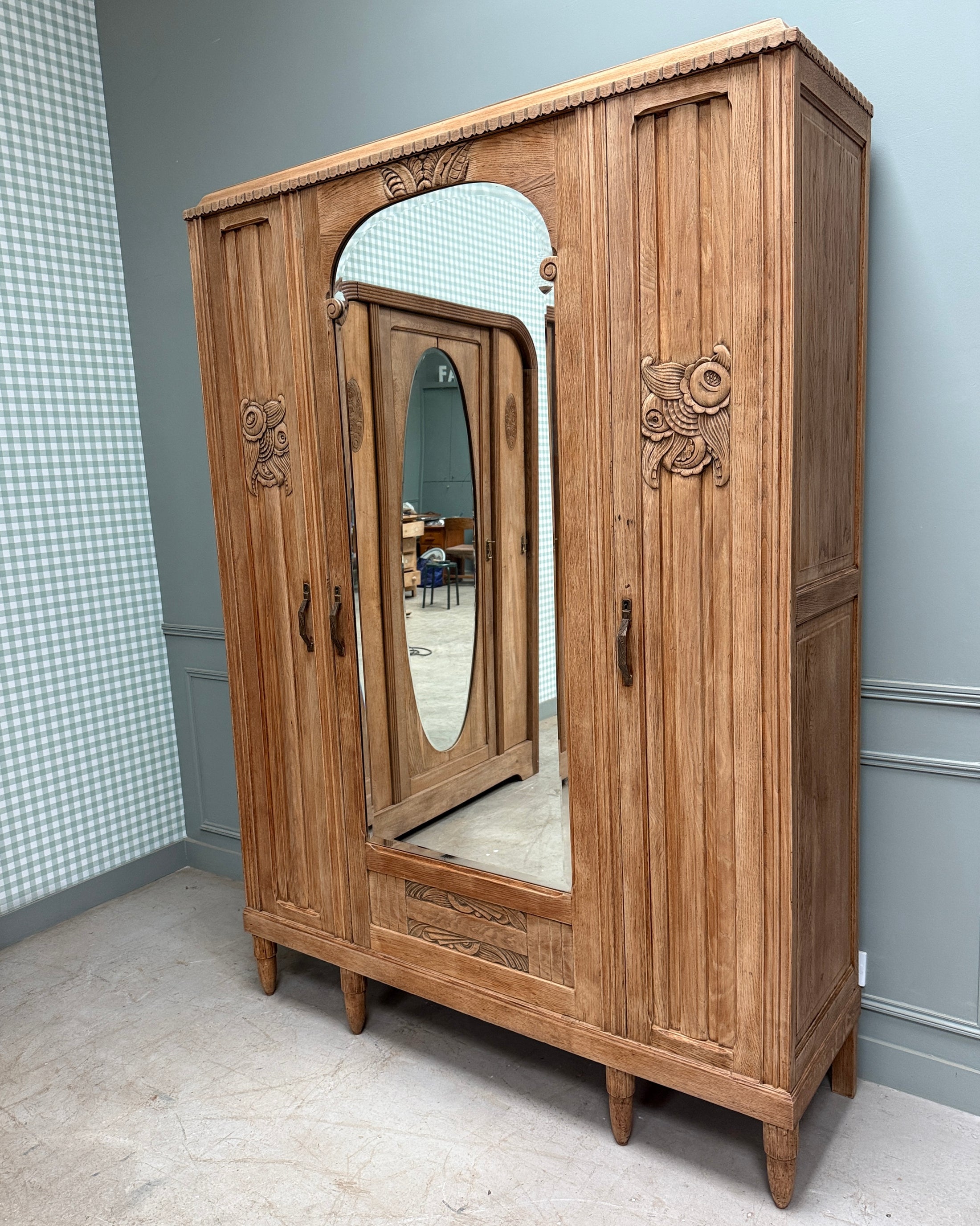 Armoire Art Déco trois portes