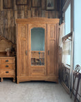Charger l'image dans la visionneuse de la galerie, Armoire Art Déco trois portes en chêne
