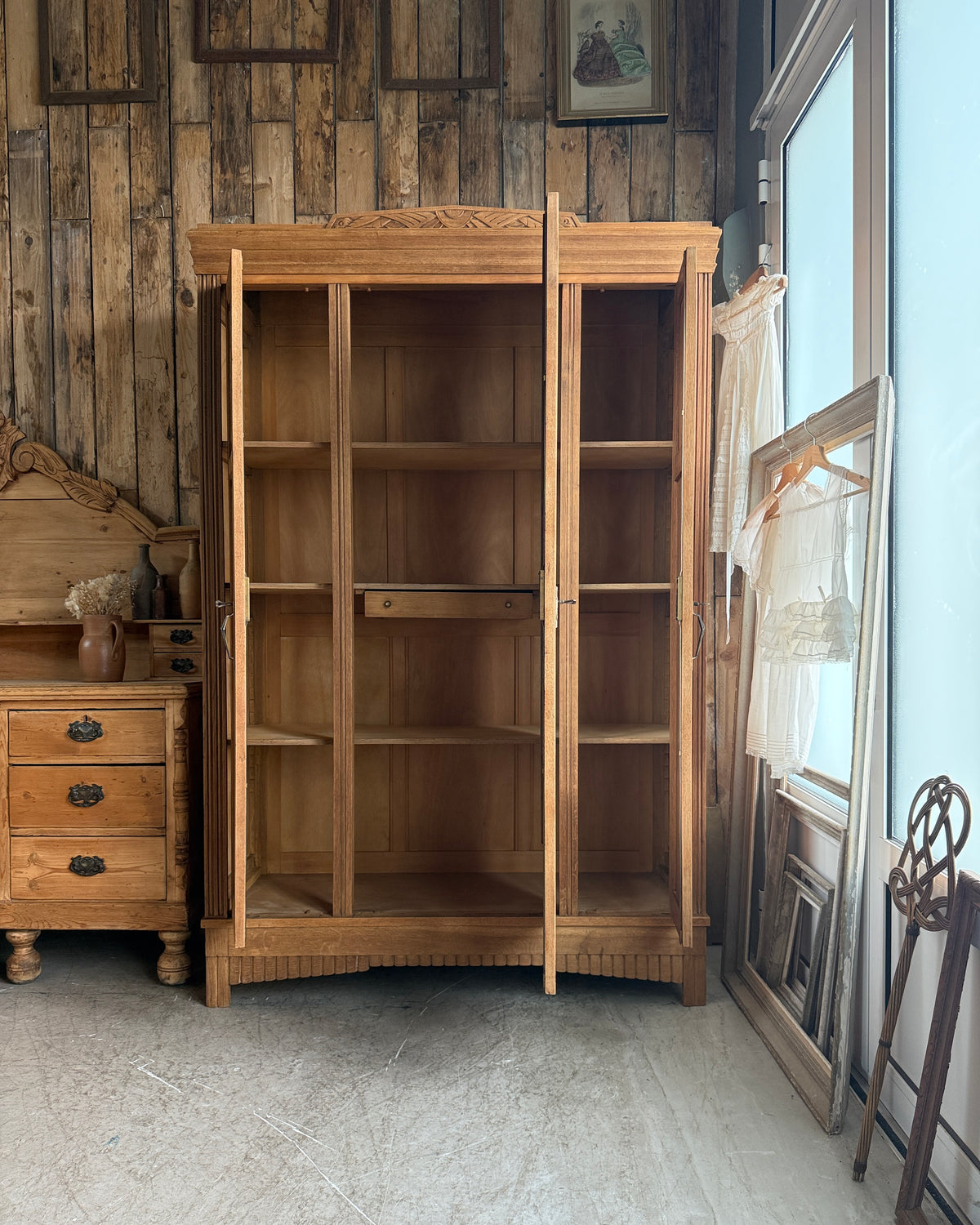 Armoire Art Déco trois portes en chêne