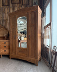 Charger l'image dans la visionneuse de la galerie, Armoire Art Déco trois portes en chêne
