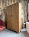 Charger l'image dans la visionneuse de la galerie, Armoire Art Déco en chêne avec penderie
