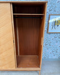 Charger l'image dans la visionneuse de la galerie, Armoire vintage avec penderie
