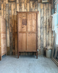 Charger l'image dans la visionneuse de la galerie, Armoire à glace ancienne en pitchpin
