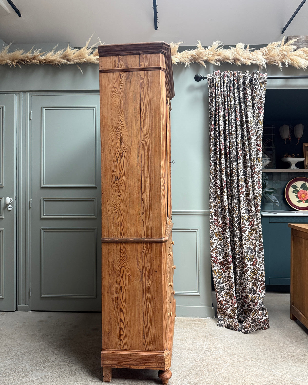 Armoire ancienne Louis-Philippe en pin massif