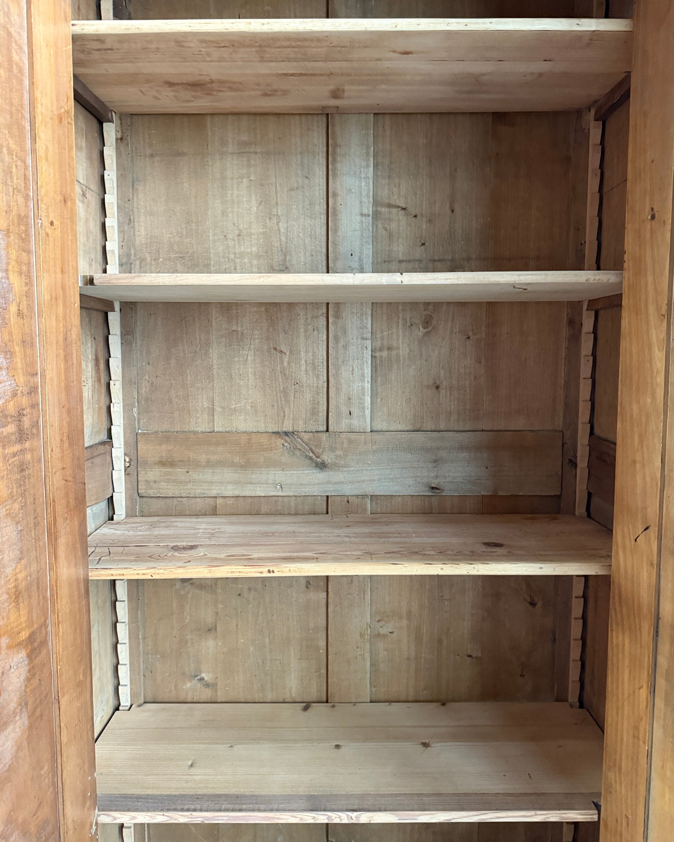 Petite armoire ancienne