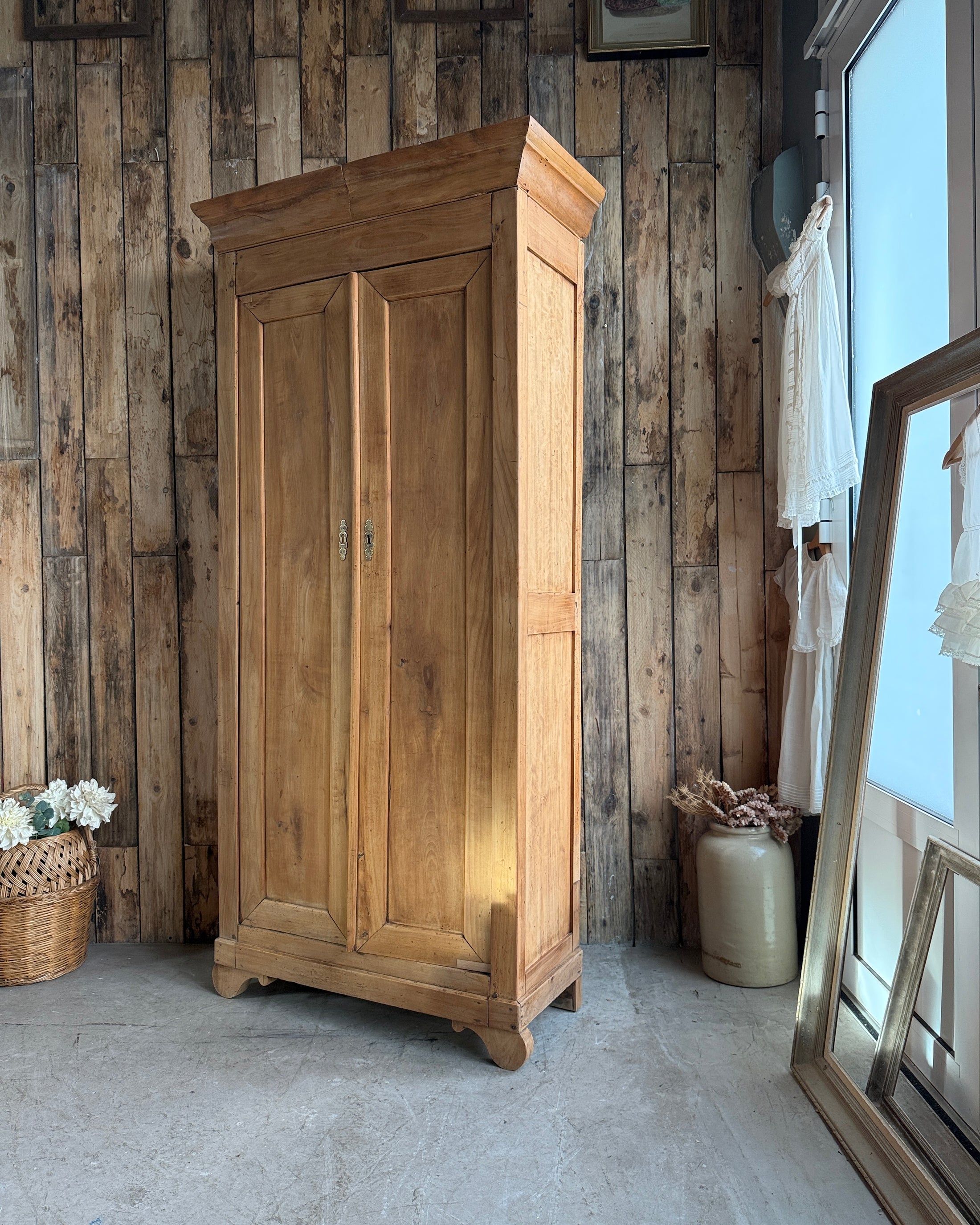 Petite armoire ancienne