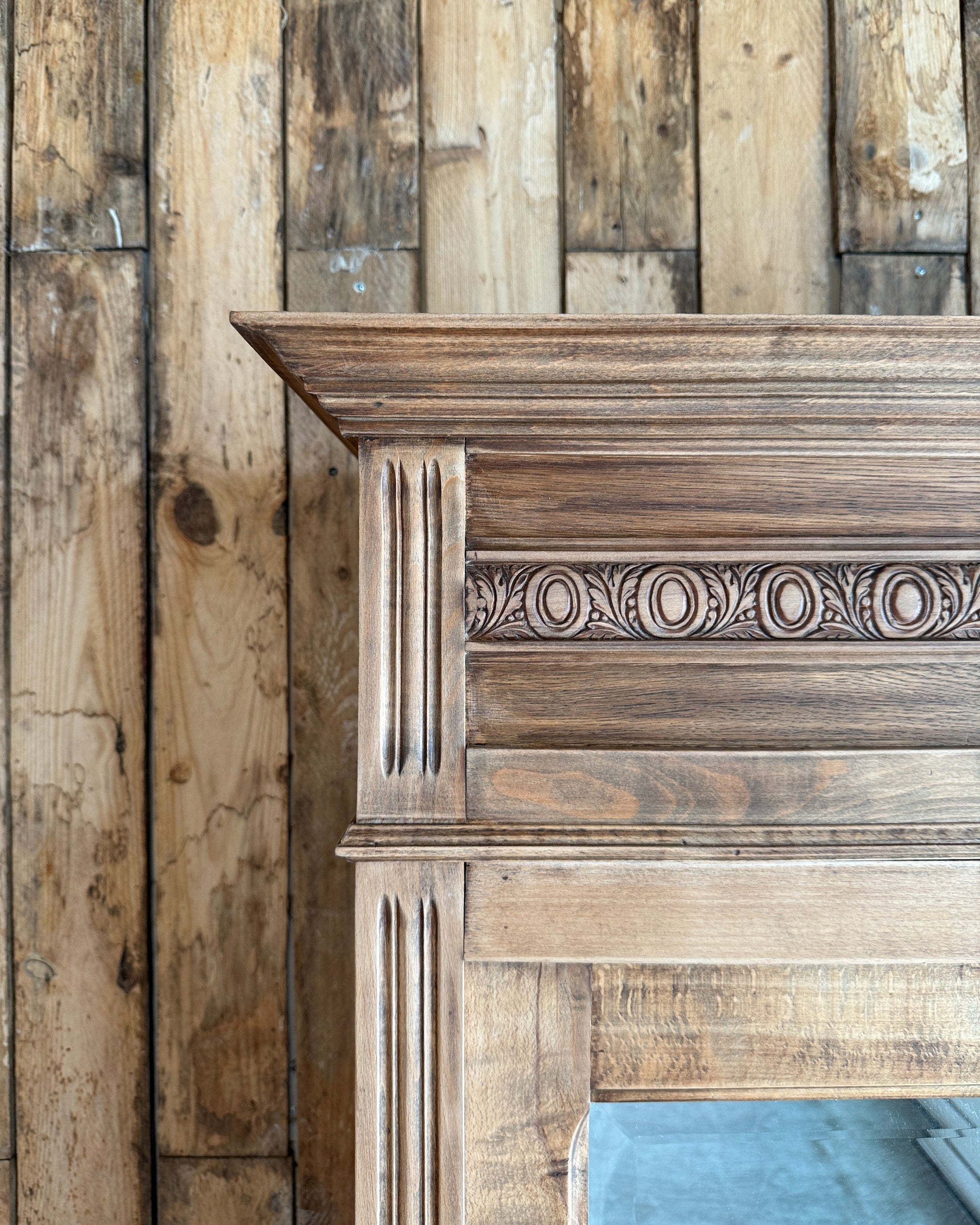 Armoire ancienne de style Louis XVI