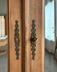 Charger l'image dans la visionneuse de la galerie, Armoire ancienne de style Louis XVI
