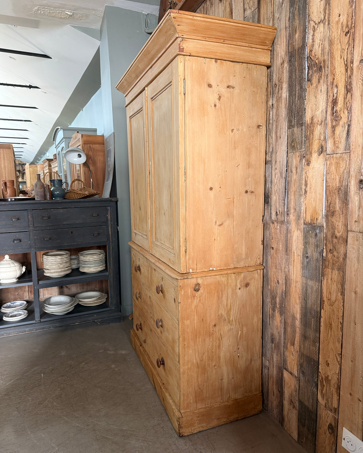 Armoire anglaise ancienne « linen press »