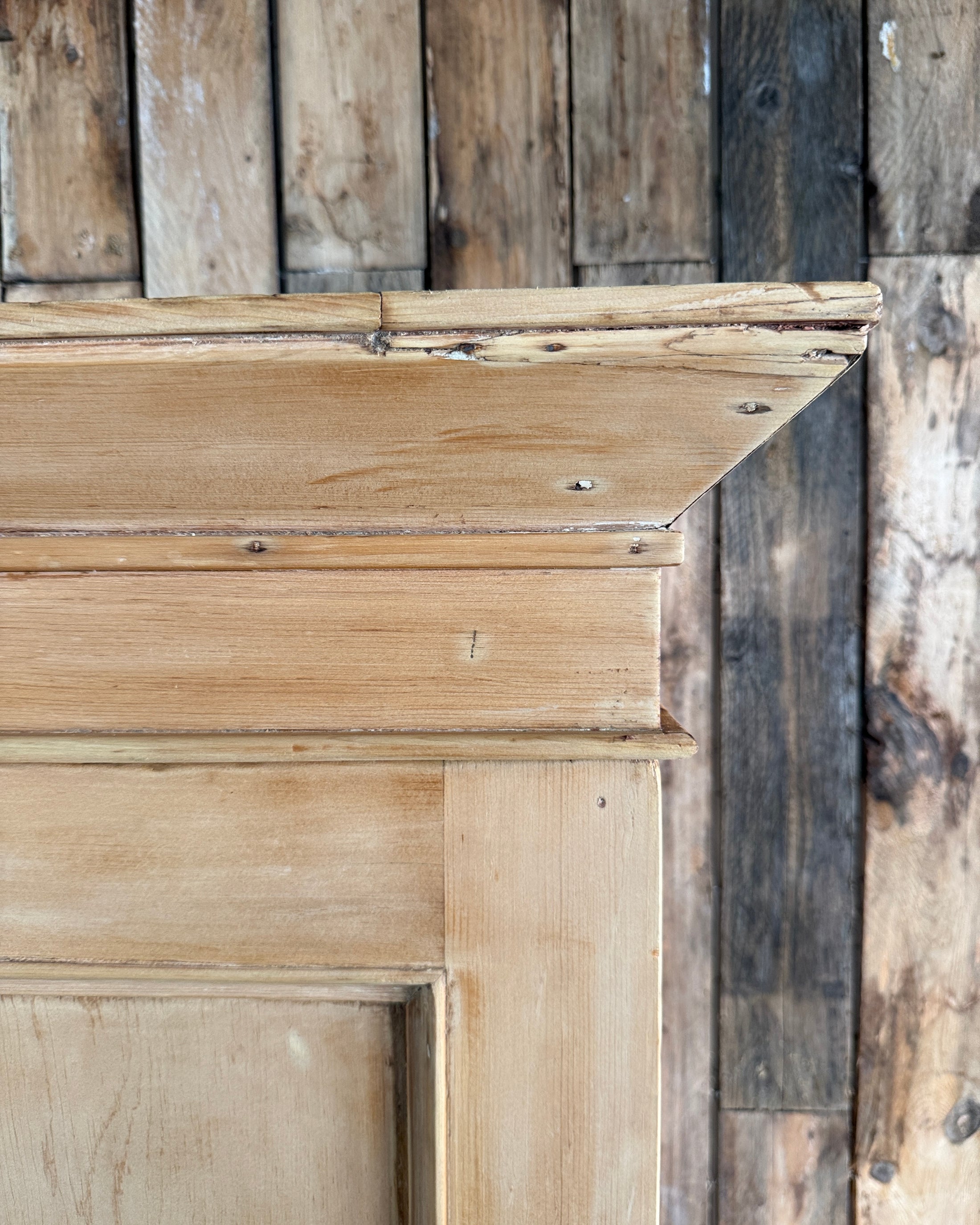 Armoire anglaise ancienne « linen press »