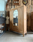 Charger l'image dans la visionneuse de la galerie, Armoire Art Déco trois portes en chêne
