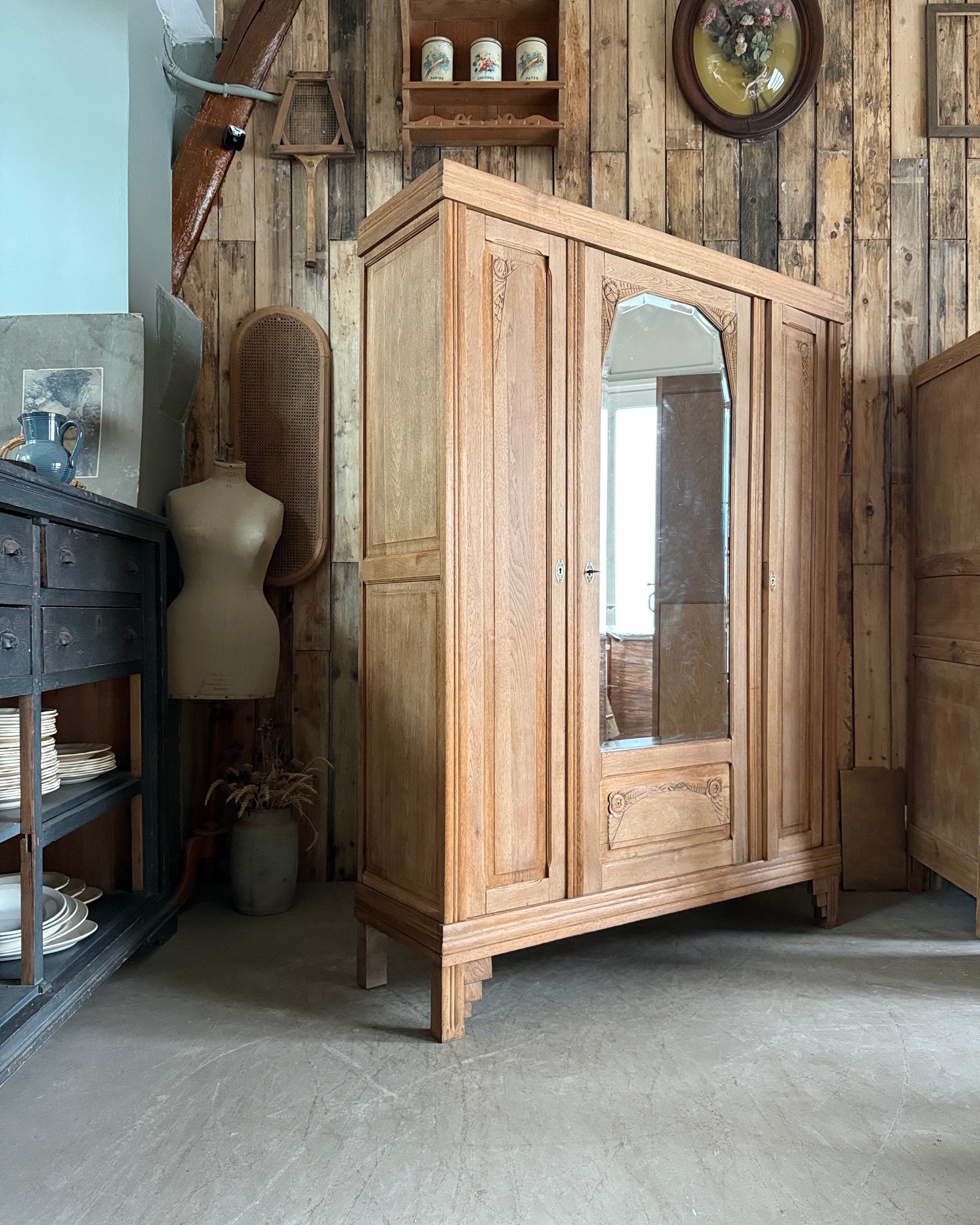 Armoire Art Déco trois portes en chêne