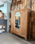 Charger l'image dans la visionneuse de la galerie, Armoire Art Déco trois portes en chêne
