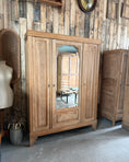 Charger l'image dans la visionneuse de la galerie, Armoire Art Déco trois portes en chêne
