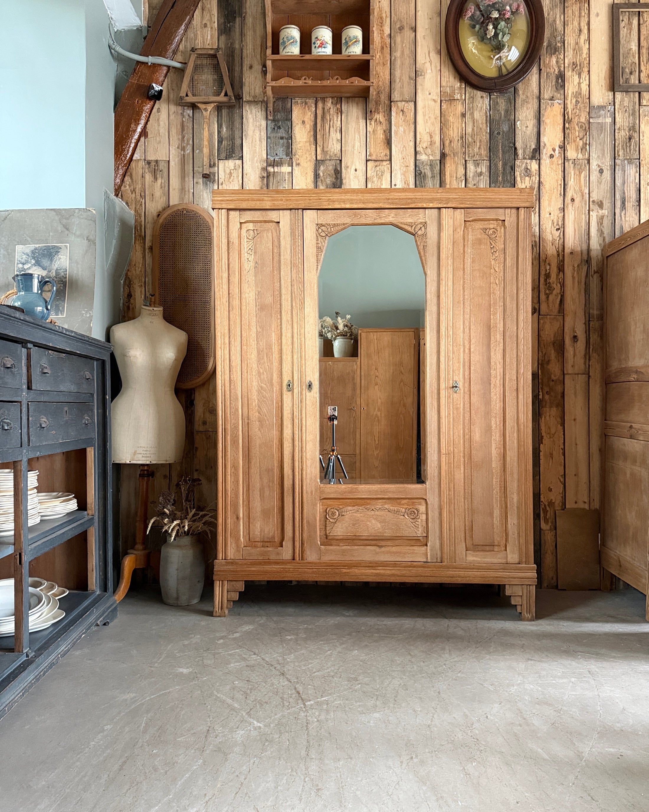 Armoire Art Déco trois portes en chêne