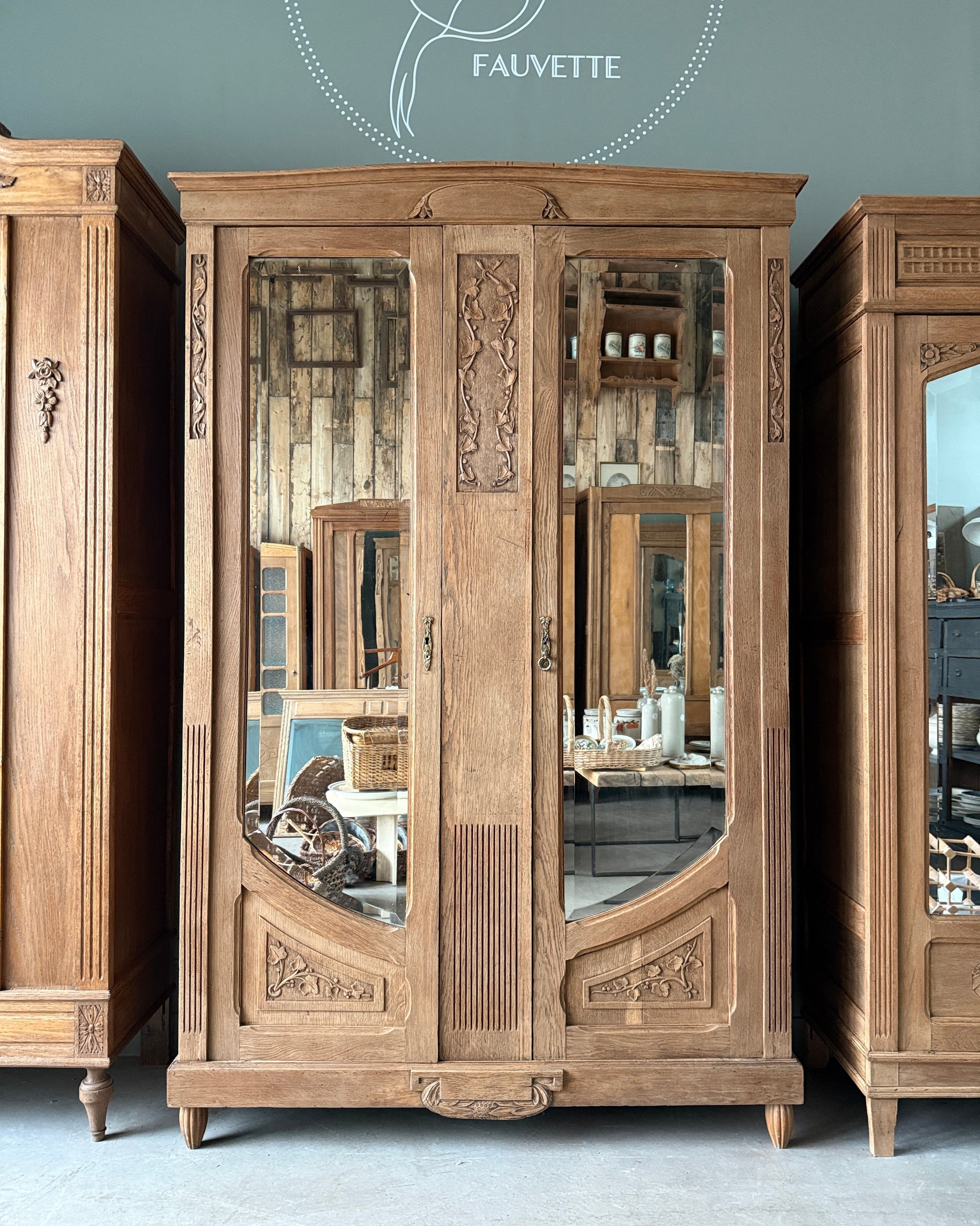 Armoire Art Nouveau en chêne massif