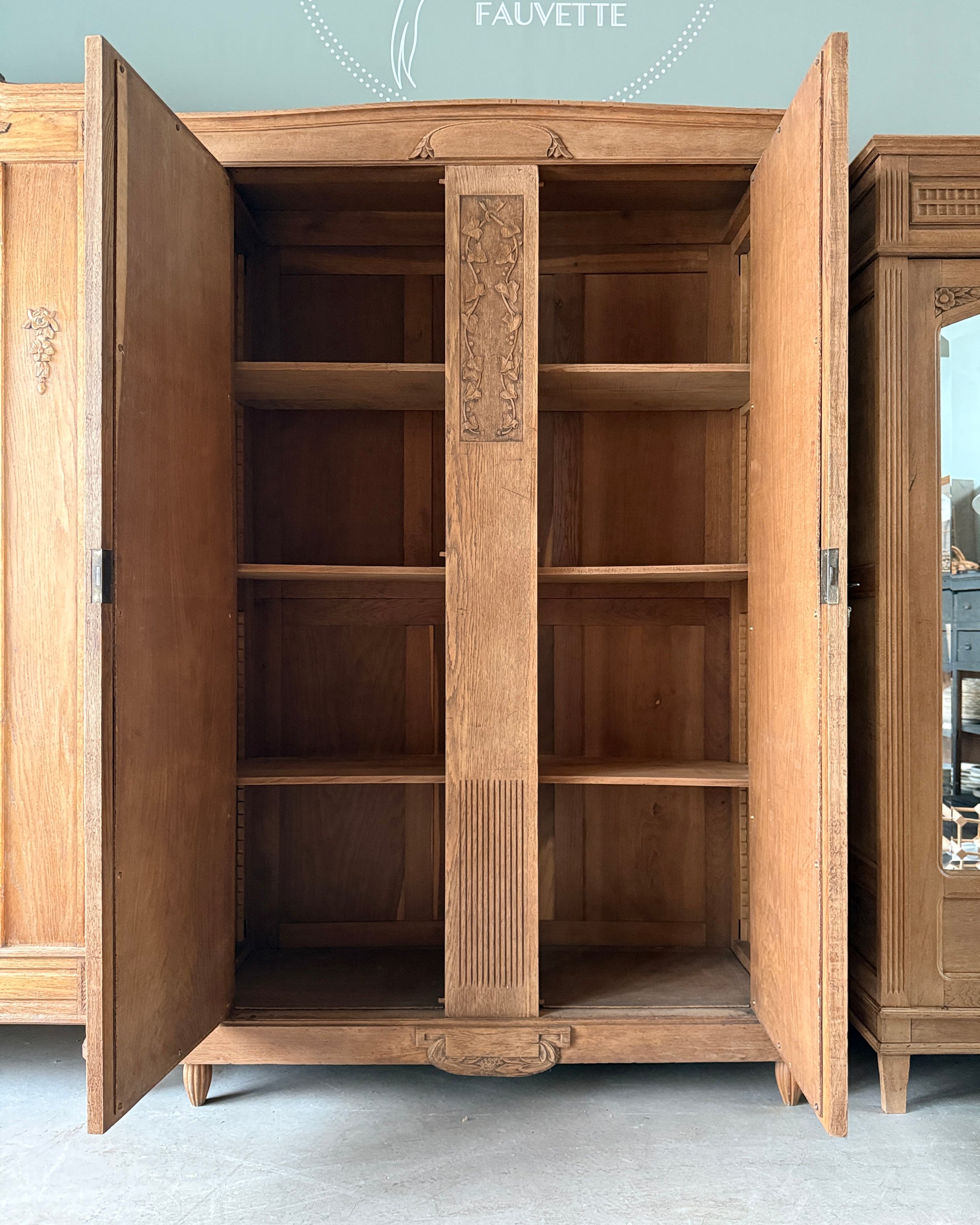 Armoire Art Nouveau en chêne massif