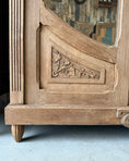 Charger l'image dans la visionneuse de la galerie, Armoire Art Nouveau en chêne massif
