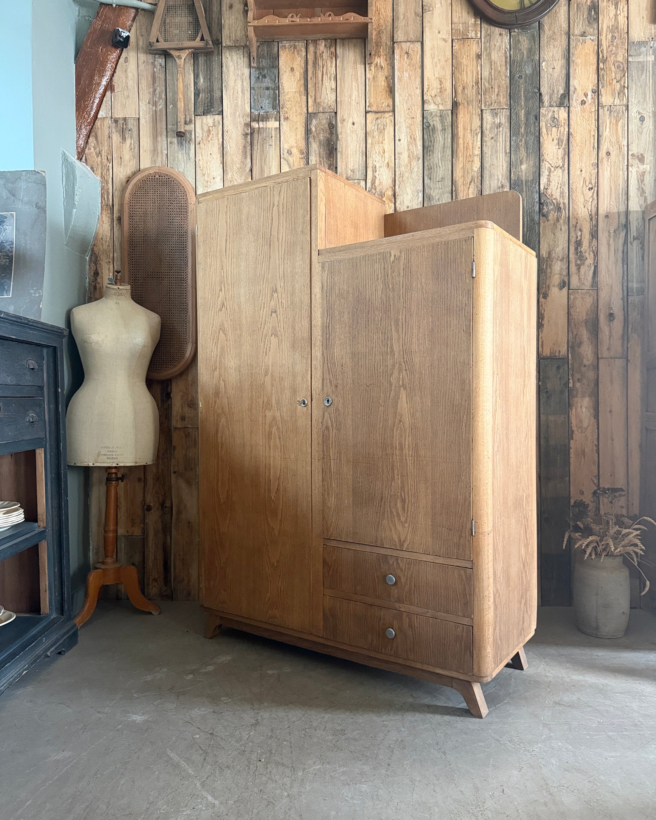 Armoire asymétrique Art Déco