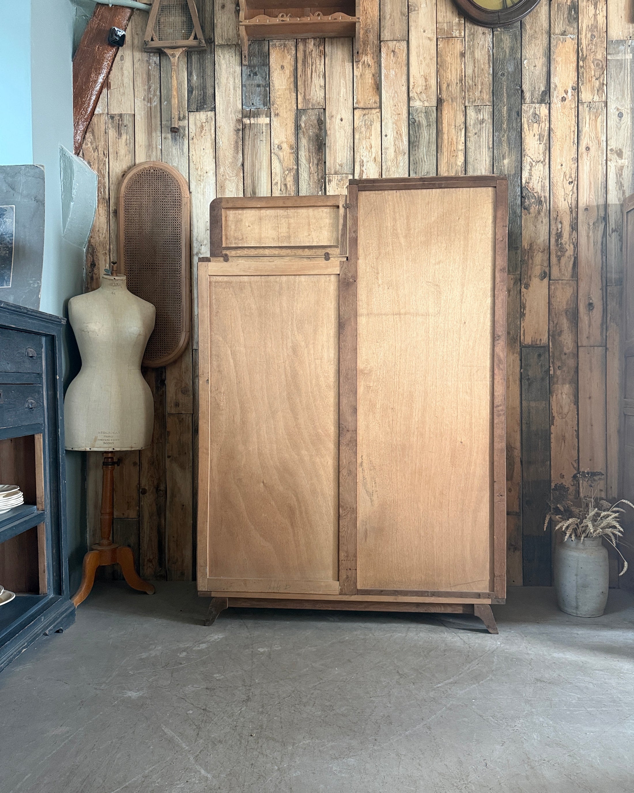 Armoire asymétrique Art Déco