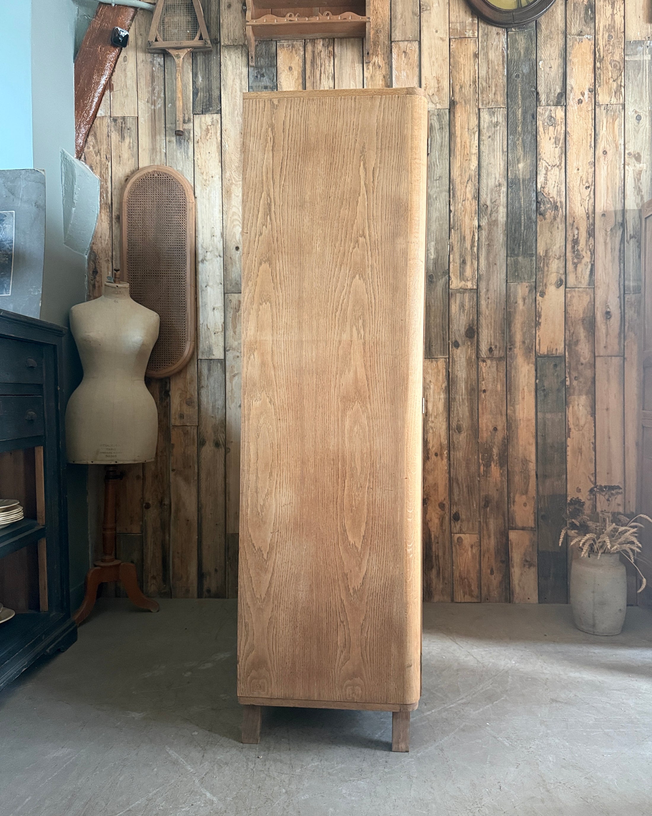 Armoire asymétrique Art Déco