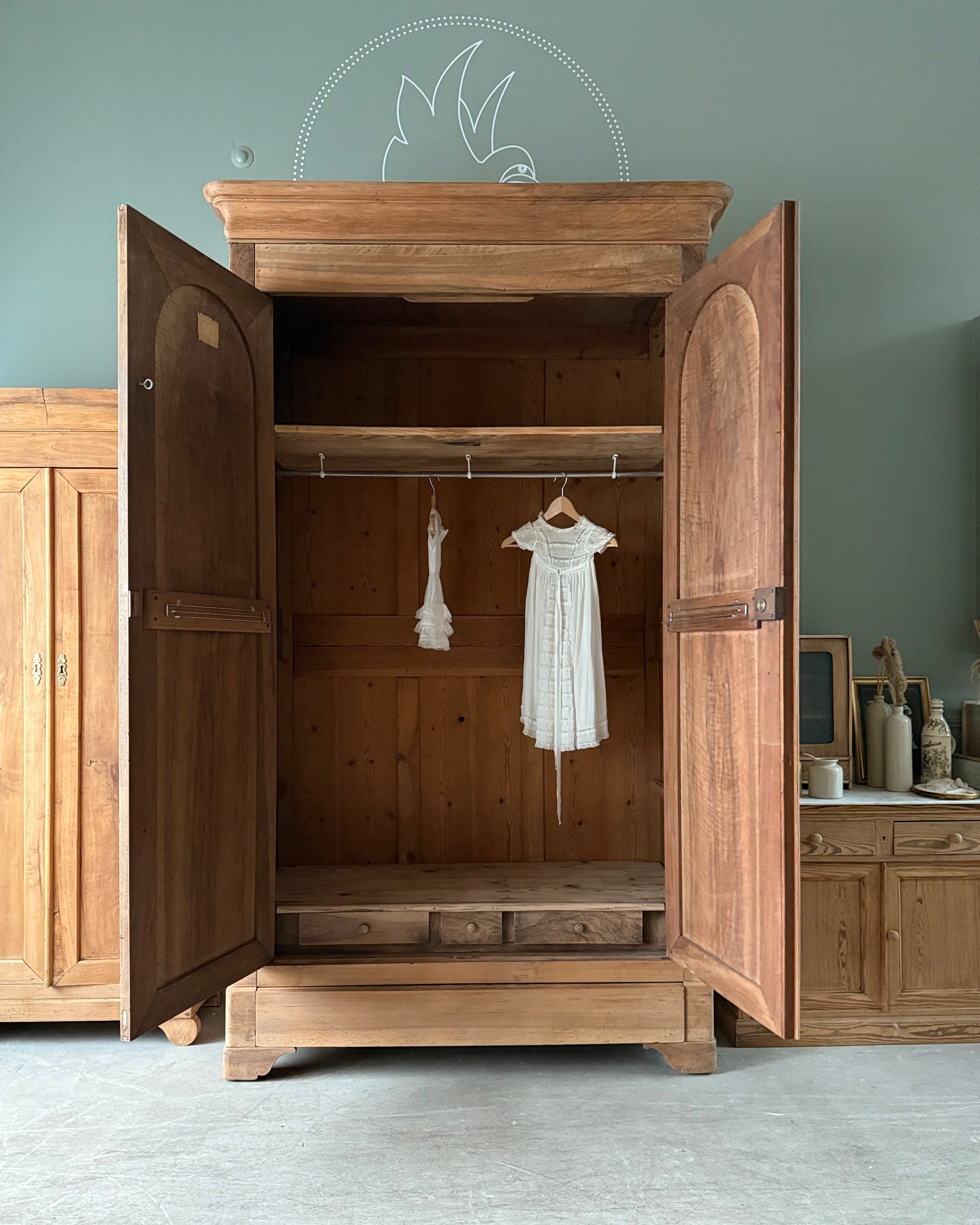 Grande armoire de mariage