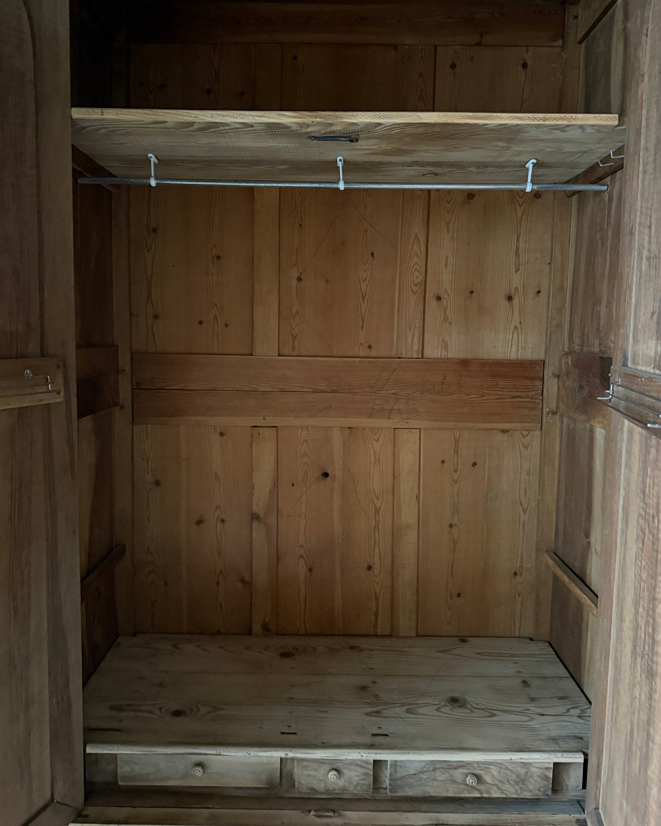 Grande armoire de mariage