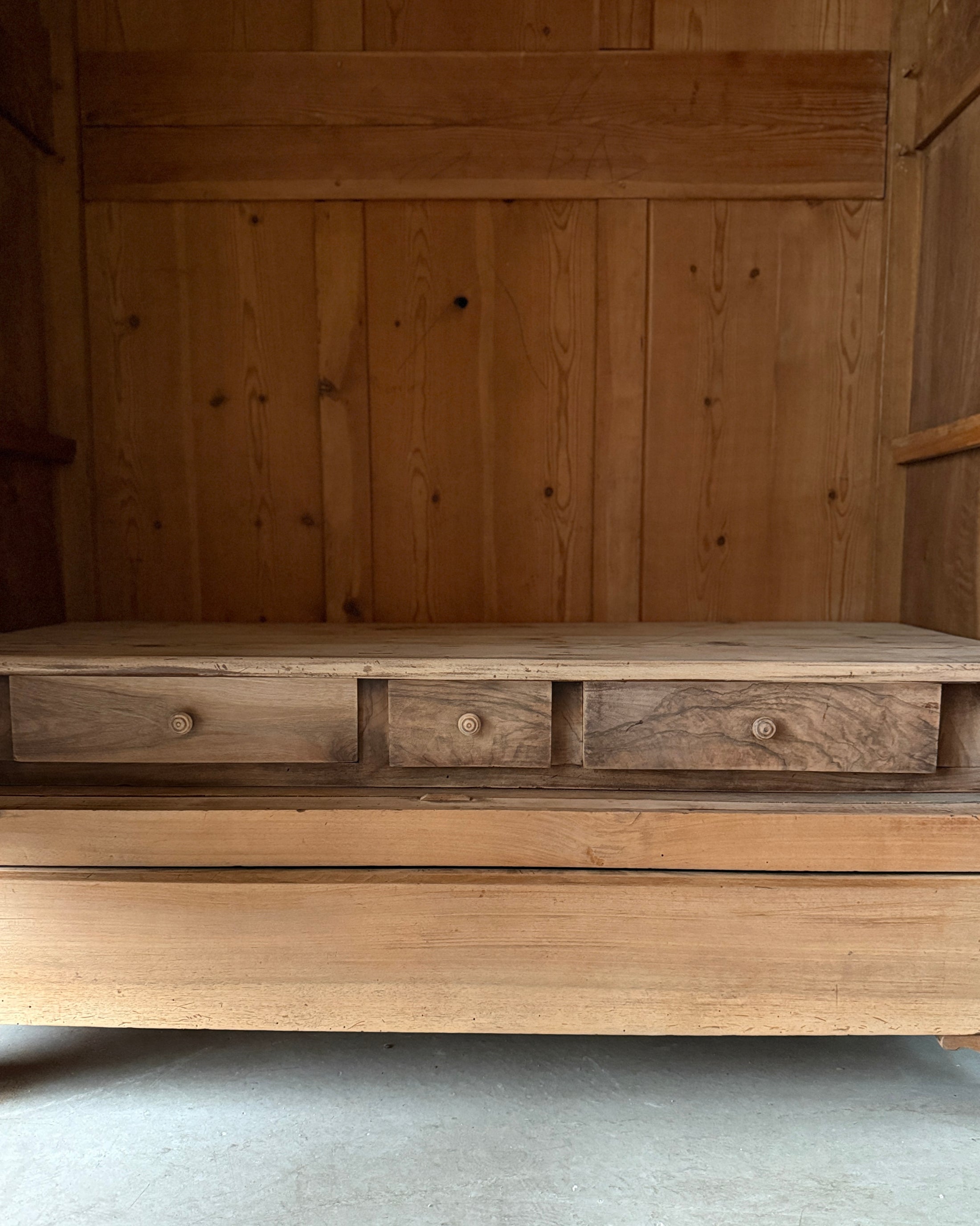 Grande armoire de mariage