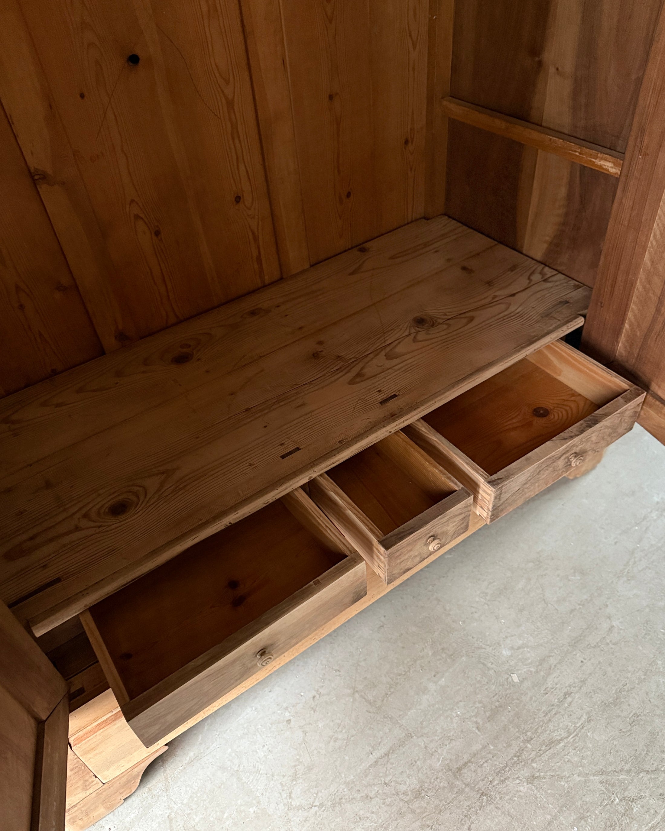 Grande armoire de mariage