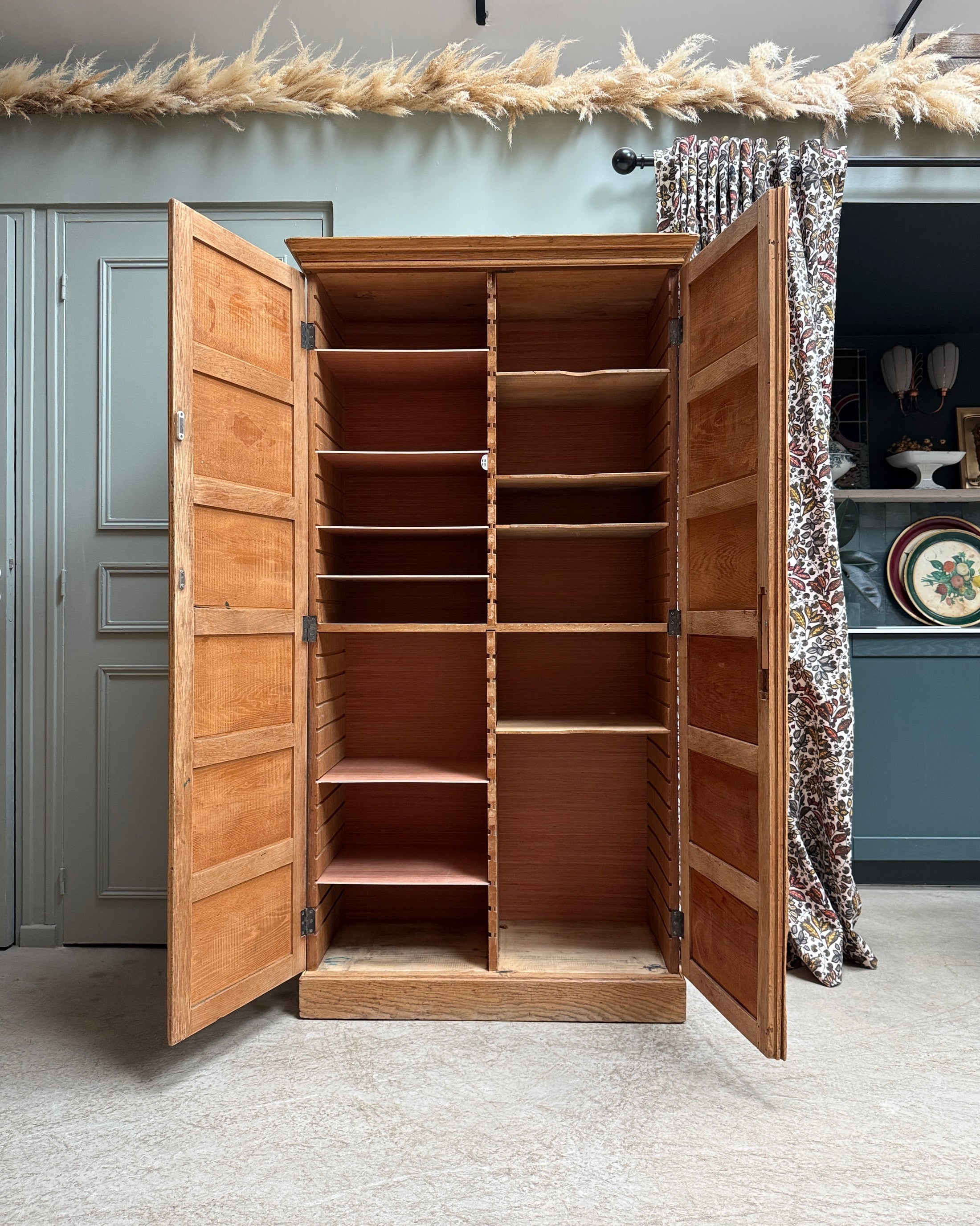 Armoire de notaire en chêne